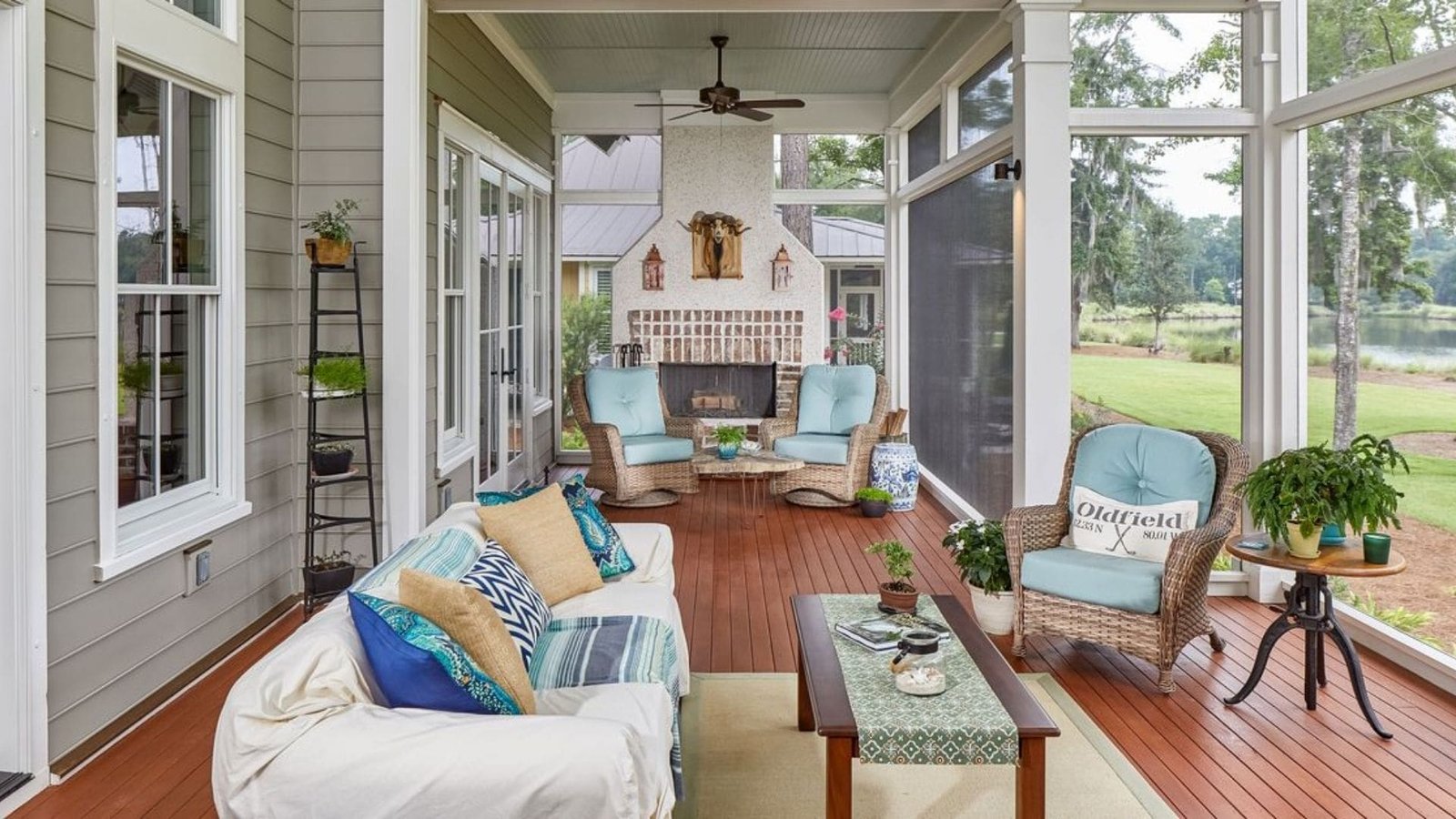 Screen-in Porch Living Space